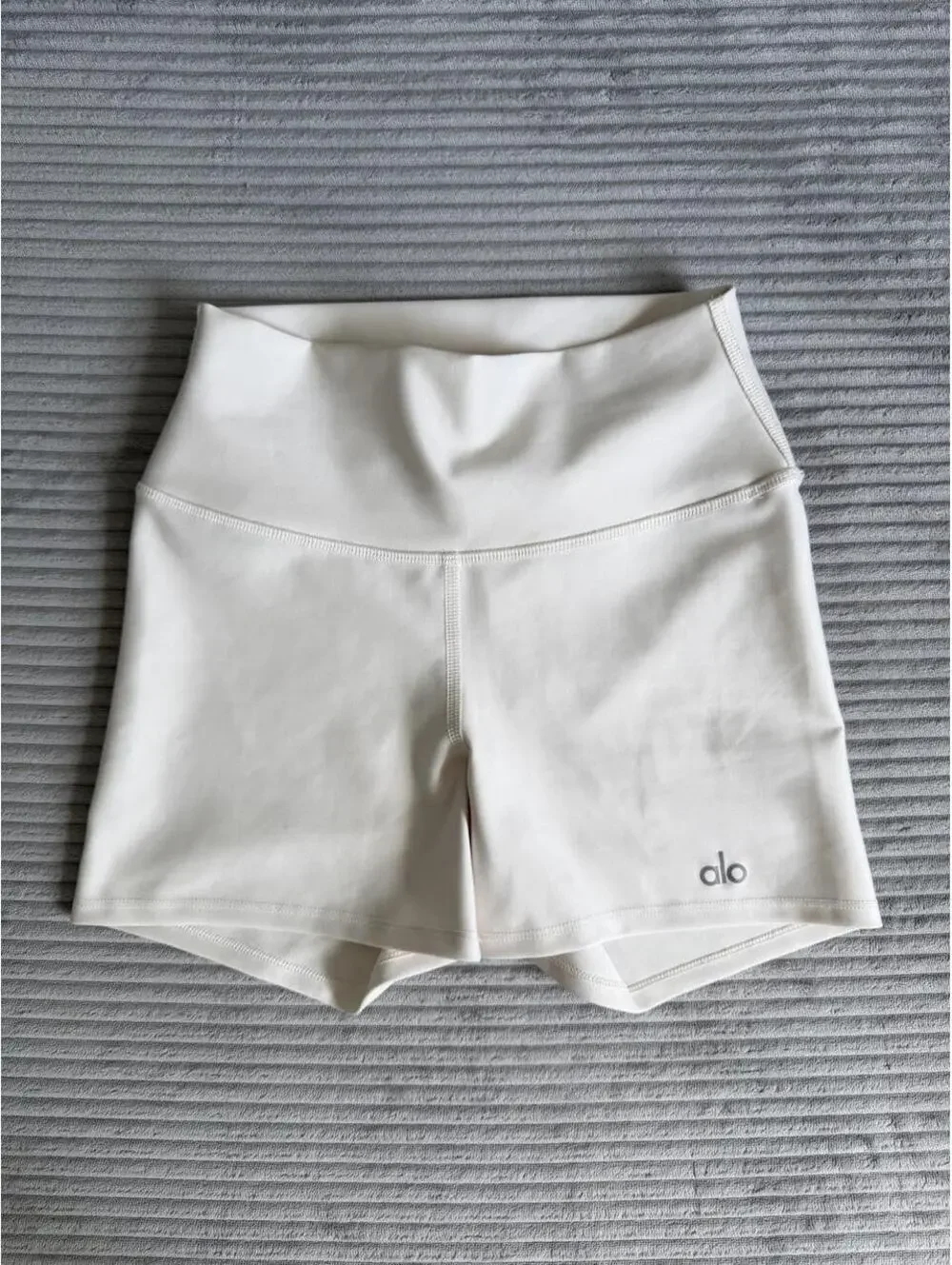 Alo Yoga shorts size XS